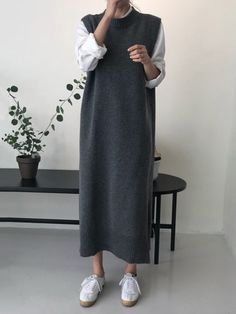 Long Knit Vest, Knit Sundress, Patchwork Knit, Long Sweater Dress, Sweater Dresses, Stil Inspiration, Long Knit, Modieuze Outfits, Mode Hijab