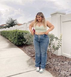 summer 2021 outfit ideas nikes jordans outfit cute summer outfit plus size outfit plus size model y2k indie aesthetic Midsize Beauty, Summer Outfit Plus Size, Trendy Plus Size Outfits, Plus Size Indie, Y2k Indie Aesthetic, Model Y2k, Plus Size Aesthetic Outfits, Soft Girl Aesthetic Outfit