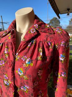 Super cute big collar, floral dress  Big collar, buttons and cuffs Unlined Slight puffed shoulder, half tie for fastening at rear Label: Crumpet by Madison, XSSW c o n d i t i o n Great ! m e a s u r e m e n t  o f    g a r m e n t: ✩ bust 32"~ 81.2cm  ✩ waist 24" ~ 60.9cm  ✩ length 34" ~ 86.3m ✩ shoulder 14" to point of shoulder 35.5cm ✩ sleeve 22" ~ 55.8cm Postage quoted within listing is for a pre-paid satchel within Australia and includes tracking outside of Australia. 350g unpackaged For ad Vintage Long Sleeve Dress With Buttons For Spring, Fitted Floral Print Dress With Collar, Spring Vintage Dress With Covered Buttons, Retro Long Sleeve Vintage Dress For Garden Party, Long Sleeve Vintage Dress With Buttons For Fall, Fall Vintage Long Sleeve Dress With Buttons, Spring Long Sleeve Red Vintage Dress, Spring Red Vintage Long Sleeve Dress, Retro Vintage Dress With Floral Print For Fall