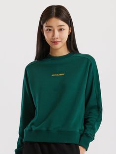 Editor's NotesThis is a comfortable sweatshirt suitable for daily wear. It gives a casual and trendy vibe.- Logo embroidery on the front chest- Relaxed silhouette- Ribbed hem, cuff and necklineMeasurements (in.)S/M/L/XL- Shoulder: 18.50 in. / 19.29 in. / 20.87 in. / 21.65 in.- Chest: 21.26 in. / 22.24 in. / 24.41 in. / 25.39 in.- Sleeve: 22.83 in. / 23.23 in. / 25.39 in. / 25.79 in.- Sleeve Width: 8.66 in. / 9.06 in. / 9.65 in. / 10.04 in.- Hem: 16.93 in. / 17.91 in. / 19.29 in. / 20.28 in. Simple Sweatshirt, Korean Streetwear, Korean Products, Korean Brands, Embroidery Sweatshirt, Girl Bands, Korean Outfits, Logo Embroidery, Korean Beauty