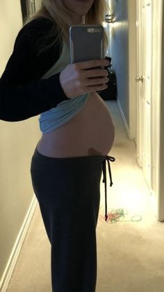 26 Pictures People With Endometriosis Want You To See Endo Belly Pictures, Endo Belly, Iron Diet, Endo Warrior, Endo Diet, Swollen Belly, Pictures People, Lady Parts, Polycystic Ovarian Syndrome