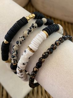 Polymer Bracelets, Crystals Shop, Hand Bracelets, Handmade Jewelry Business, Pony Bead Bracelets, Jasper Bead Bracelet, Homemade Bracelets, Bracelets Black, Bracelet Inspo