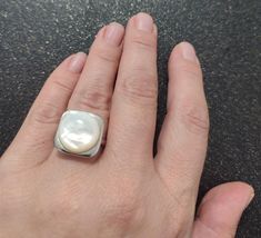 Vintage silver 925 mother of pearl shell ring One size, opening ring Silver Mother Of Pearl Anniversary Ring, Silver Pearl Ring With Mother Of Pearl As Gift, Silver Mother Of Pearl Ring As Gift, Silver Mother Of Pearl Ring For Gift, Shell Ring, Pearl Shell, Open Ring, Emerald Ring, Adjustable Ring