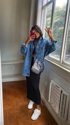 Denim Shirt Outfits, Oversized Denim Jacket Outfit, Kemeja Denim, Denim Shirt Outfit, Oversized Denim Shirt, Jacket Outfit Women, Jean Jacket Outfits, Denim Jacket Outfit, Skandinavian Fashion