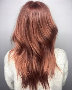 A muted red hair color, with a rose gold effect? Yes, please! We're in love with this beautiful Koleston Perfect transformation, created by the Wella Leipzig team. Rose Gold Wella Formula Colour, Wella Color Touch Formulas Copper, Muted Red Hair, Peach Hair Formula Wella, Wella Reds, Goldwell Copper Formula, Wella Koleston Perfect Formulas, Golden Copper Hair, Rose Gold Hair Brunette