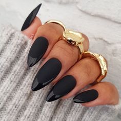 Black Almond Nails, Matte Black Nails, Almond Nails Designs, Black Nail Designs, Chic Nails, Dope Nails, Nail Arts, Matte Nails, Cute Acrylic Nails