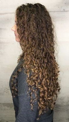 25 Loose Spiral Perm (You Must Try) – Stylish Hair Ideas Permanent Waved Hair, Body Wave Perm, Wavy Perm