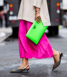 The 12 Most Important Designer Bags of 2018 Neon Sneakers, Neon Bag, Best Designer Bags, Neon Fashion, Trendy Swimwear, Colour Blocking, Street Style Trends, Looks Chic, Mode Inspiration