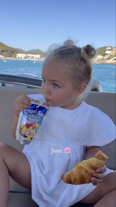 Preppy Little Kids, Mom And Baby Aesthetic, Baby Fever Aesthetic, Cute Family Goals, Baby Fever Pictures, Beach Babies, Aesthetic Kids, Blonde Kids