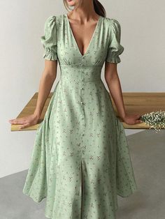 Printed Summer Dresses, V Neck Midi Dress, Elegant Dresses For Women, Mid Length Dresses, Mode Inspiration, Mode Outfits, Stylish Dresses, Simple Dresses, Pretty Dresses