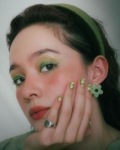 Enfp Makeup, Soft Green Makeup, Day Makeup Looks, Magical Makeup, Photoshoot Makeup, Green Makeup, Nails Makeup, Hair Nails