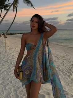 Women's beachwear in Europe and the United States women's printed bust shawl two sets of sunscreen 2 Piece Swimwear, Vest Style Women, Shoulder Dresses, Beachwear Fashion, Mini Dress Fashion, Vest Women, Holiday Beach, Loose Style, Beachwear For Women