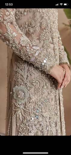 Brokat Modern, Casual Bridal Dress, Net Gown, Net Gowns, Gold Skin, Pakistani Wedding Dress, Pakistani Dresses Casual