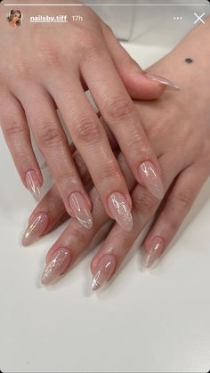 Clean CUTEE asss nails #nails #clearnails #artist #nailsaesthetic #nailsidea Nail Ideas Elegant Classy, Korean Nail Inspo Cute, Asian Jelly Nails, Clear Summer Nails, Clean Look Nails, Clean Nails Look, Subtle Glitter Nails, Clean Nail Designs, Clean Nails Aesthetic