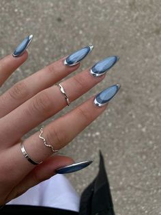 Space Themed Nails Aesthetic, Midnight Chrome Nails, Cool Chrome Nail Designs, Simple But Effective Nails, Dual Chrome Nails, Blue Pink Aura Nails, Blue Silver Chrome Nails, Chrome Water Drop Nails, Chrome Nails Different Colors