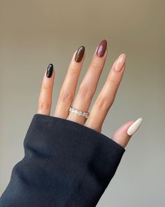 Try these elegant brown and white ombre nails. Perfect for light, short, dark, acrylic, square, almond, glitter, matte designs. Pin this for future nail ideas! French Nails Design, Nails September, Fall Wedding Nails, Fall Acrylic, Brown Nail, Nails Brown, Simple Fall Nails, October Nails