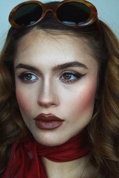 Go back in time with this retro makeup look for green eyes! Let your eyes take the spotlight, complemented by bold contour and a seductive red lip. This look portrays timeless beauty and elegance.//photocredit:@lwartistry Retro Makeup Looks, Retro Makeup, Trendy Makeup, Red Lips, Timeless Beauty, Lips