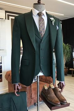 Neckline: Peaked Lapel Material: Polyester Polyester Blend Pattern: Solid Piece: 3 Piece Pocket: With Flap Suit For Man, Suit For Prom, Tuxedo Wedding Suit, Green Dinner, Dinner Suit, Pieces Men, Stylish Suit, Prom Suits