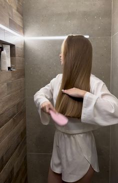 Long Healthy Hair Aesthetic, Healthy Hair Aesthetic, Beauty Goals, Healthy Girl, Shiny Hair, Aesthetic Hair, Brushing, Perfect Hair