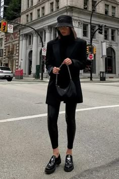 Prada Loafers Outfit, Loafers Women Outfit, Outfits Leggins, Prada Loafers, Look Legging