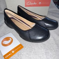 This Pair Of Slip-On Shoes From Clark's, Called Un Hearth, Is A Must-Have For Any Fashion-Forward Woman. Crafted From High-Quality Leather, These Shoes Are Both Durable And Stylish. The Black Color Adds A Touch Of Sophistication To Any Outfit, While The Slip-On Closure Ensures Ease And Comfort. The Un Hearth Shoes Are Part Of Clark's Unstructured Line, Which Means They Offer Superior Breathability And Flexibility. The Flat Style Is Perfect For Everyday Wear, Whether You're Running Errands Or Goi Clarks Shoes Women Unstructured Size 6, Womens Clarks, Flat Style, Clarks Shoes, Fashion Flats, Leather Slip Ons, High Quality Leather, Running Errands, Flat Shoes Women