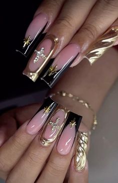 Gold N Black Nails, Brent Faiyaz Nails, Nails 2025 Trends, Black N Gold Nails, 2025 Nail Trends, Nail Ideas Vacation, Black And Gold Acrylics, Gold Nail Set, Black Frenchies