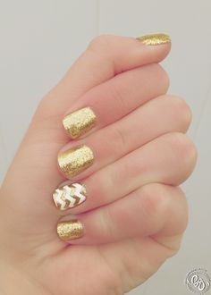 gold and girly. | ≼❃≽ @kimludcom Do It Yourself Nails, Gold Manicure, Chevron Nails, Get Nails, I Love Nails, Fabulous Nails