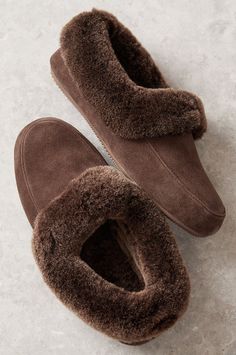 Shoe Diva, Brown Slippers, Sleepwear Fashion, Shearling Slippers, Cute Slippers, Funky Shoes, Sheepskin Slippers, Wool Coats, Fur Shoes