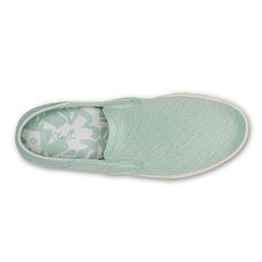 Drop-in and bliss out with the casual and breathable comfort of the Pehuea. Crafted with lightweight materials, our signature Drop-In Heel®, and a removable/washable insole, this slip-on sneaker is as vibrant and laidback as life in the Islands.