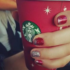 40+ Easy Christmas Nail Designs for a Holly Jolly Time - HubPages Diy Christmas Nails Easy, Flashy Nails, Christmas Nails Glitter, Star Bucks