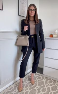 Branding Outfits, Corporate Girly, Interview Outfits Women, Job Clothes, Business Professional Outfits, Fashionable Work Outfit, Business Attire Women, Corporate Attire