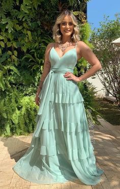 Formal Inspiration, Dress For Chubby, Dress Designs For Girls, Emerald Green Prom Dress, Green Prom, Best Prom Dresses, Perfect Prom Dress, Green Prom Dress, Wedding Outfits