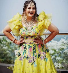 yellow wedding outfits Haldi Outfit Ideas For Bride, Mehndi Function Dresses, Mehendi Outfits For Bride, Designer Lehnga Choli, Wedding Outfit Ideas, Summer Wedding Outfit, Red Bridal Dress