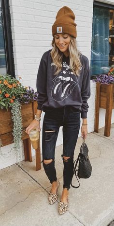 Fall Beanie Outfit, Salon Outfit Ideas, Casual Chic Winter Outfits, Comfy And Cute Outfits, Hat Outfit Fall, Fall Beanie, Beanie Outfit, Fall Attire, Cuffed Beanie