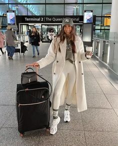 Airport Outfit Winter, Comfy Airport Outfit, Nyc Winter Outfits, Outfits New York, New York Outfit, Ny Outfits, Nyc Outfits, Look Legging, Airport Outfits