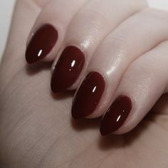 Gothic Short Nails, Dark Nail Designs Gothic, Simple Gothic Nails, Short Gothic Nails, Gothic Nail Designs, Blood Red Nails, Vampy Nails, Blood Nails