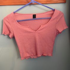 In Good Condition Never Worn Basic Pink Crop Top, Basic V-neck Crop Top For Spring, Spring Basic V-neck Crop Top, Affordable Pink Y2k Crop Top, Cute Cropped Pink T-shirt, Pink Fitted Y2k Crop Top, Affordable Pink Y2k Cropped T-shirt, Red Tube Top, Denim Halter Top