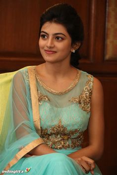 Anandhi Indian Photoshoot, Beauty Face Women, Actress Pics, Movie Reviews, Indian Beauty Saree, India Beauty, Actress Photos, Desi Beauty, Bollywood Actress