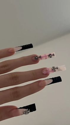 Nails Inspo Y2k, Black White Tattoo, Nails Wallpaper, Trend Hairstyles, Chanel Ribbon, Coquette Black, Punk Nails, Hard Nails, Fashion Kpop