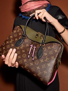 Louis Vuitton Handbags Black, Tas Louis Vuitton, Favorite Handbags, Lv Bags, Handbag Heaven, Lv Handbags, Henri Bendel, Gucci Bags