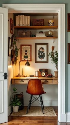 15 Clever Closet-to-Office Transformations You Need to See Office Space In Bedroom, Home Office In Bedroom Ideas, Creative Home Office Space, Closet Turned Office, His And Hers Office, Writing Nook, Clever Closet, Closet Desk, Office Transformation