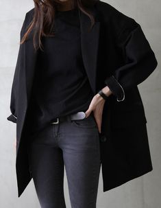 Minimalisticky Chic, Rain Outfits, Outfits Timeless, Outfit Nero, All Black Outfits For Women, Black And White Outfit, طابع بريدي, Style Casual Chic