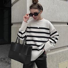 Parisian Stripes, Estilo Hipster, Chique Outfit, Pull Oversize, Pullover Outfit, Mini Robes, Oversized Pullover, Loose Sweater, Y2k Streetwear