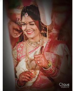 Go Offbeat With Maharashtrian Bridal Looks To Get Jaw-Dropping Stunning Look! | Weddingplz Brothers Photography, Glass Bangles, Indian Bridal Fashion, Outfit Look