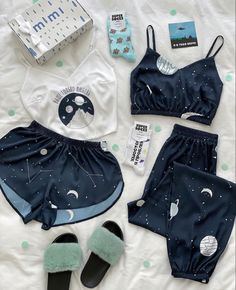 Cute Lounge Outfits, Beautiful Gown Designs, Selling Clothes Online, Pijamas Women, Cute Sleepwear, Cute Pajama Sets, Pajama Outfits, Sophisticated Outfits, Cute Lazy Outfits