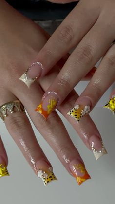 Summer Nails Duck, Yellow Nail Inspo Acrylic, Short Yellow Nails Design, Short Extra Nails, Yellow Duck Nails, Duck Nail Ideas, Tropical Acrylic Nails, Cute Duck Nails, Nails Vacay