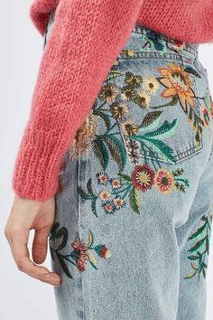 Embroidered Mom Jeans, Kristina Webb, Bright Sweater, Jeans Mom, 자수 디자인, Embroidered Clothes, Embroidered Denim, Embroidered Jeans, Embroidery Inspiration