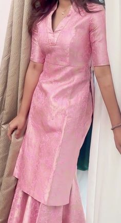 Gowns Models For Stitching, Saree To Kurti Convert, Saree Converted To Kurti, Kurti Models, Dress Designs For Stitching, Kurti Pattern, Kurtis Design, Stylish Kurtis