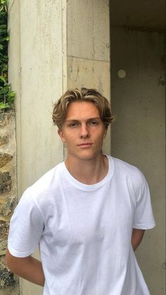 Old Money Middle Part Hair Men, Men’s Blonde Hairstyles Medium, Old Money Middle Part, Blond Middle Part, Blonde Hair Middle Part, Messy Middle Part Men, Middle Part Fade, Mens Haircuts Blonde, Old Money Hairstyles Men