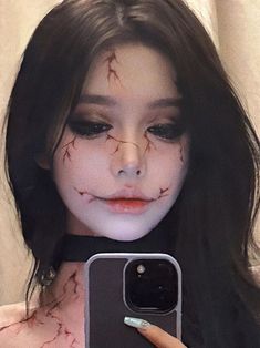 halloween makeup inspo, spooky, mysterious makeup, skull makeup, pumpkin makeup, skeleton makeup, monster makeup, cobwebs, spiders, horror inspo, gothic, chic, glam, creepy, makeup inspo Anime Makeup Aesthetic, Anime Halloween Makeup, Makeup Horor, Horror Makeup Looks, Halloween Themed Makeup, Clown Girl Makeup, Anime Inspired Makeup, Maquillage Halloween Simple, Makeup Asia